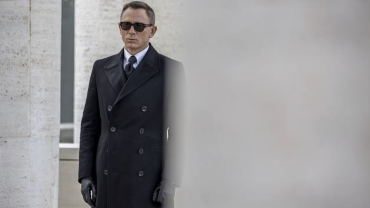 007のジェームズ・ボンドと手袋