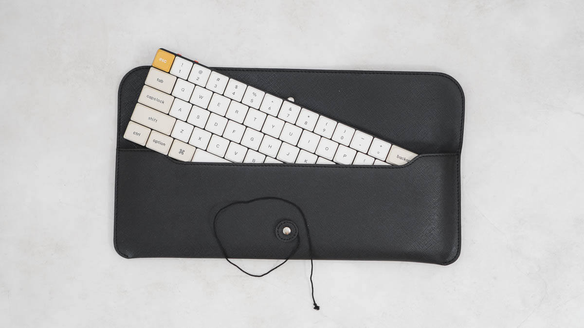 キーキャップを変えたKeychron K7 Maxとトラベルポーチ
