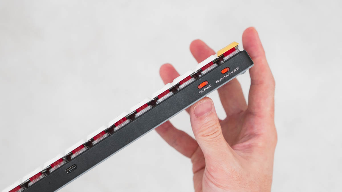 Keychron K7 Max側面の切り替えスイッチ