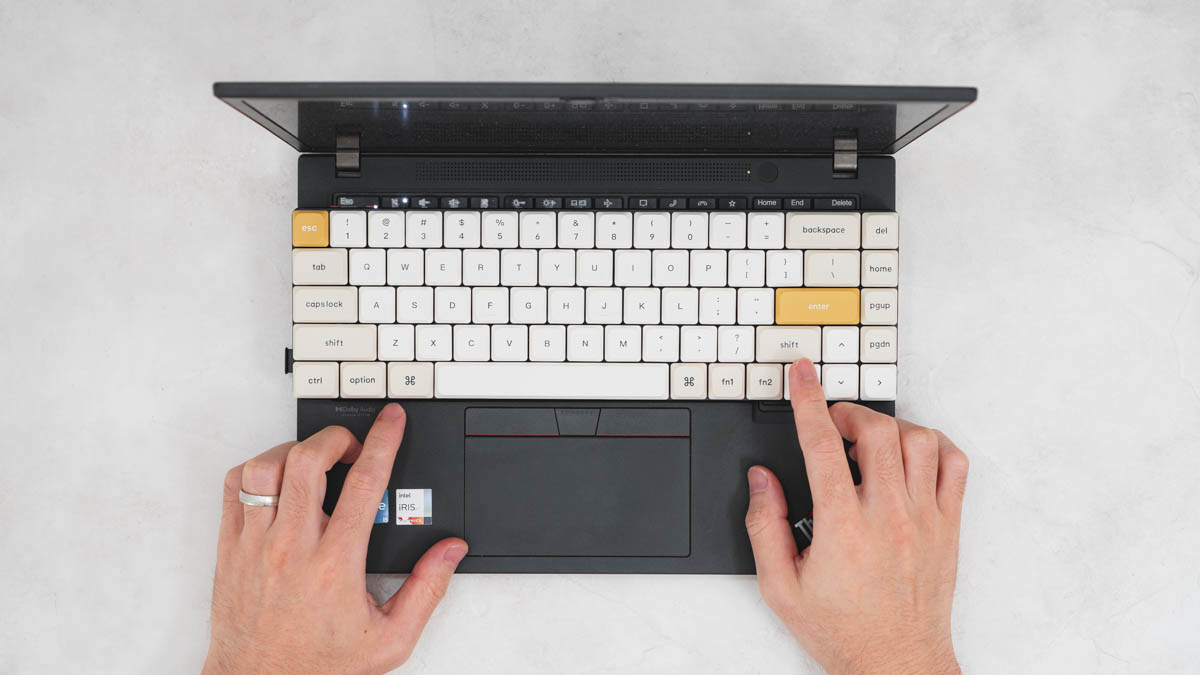 Keychron K7 MaxをノートPCに載せて使う