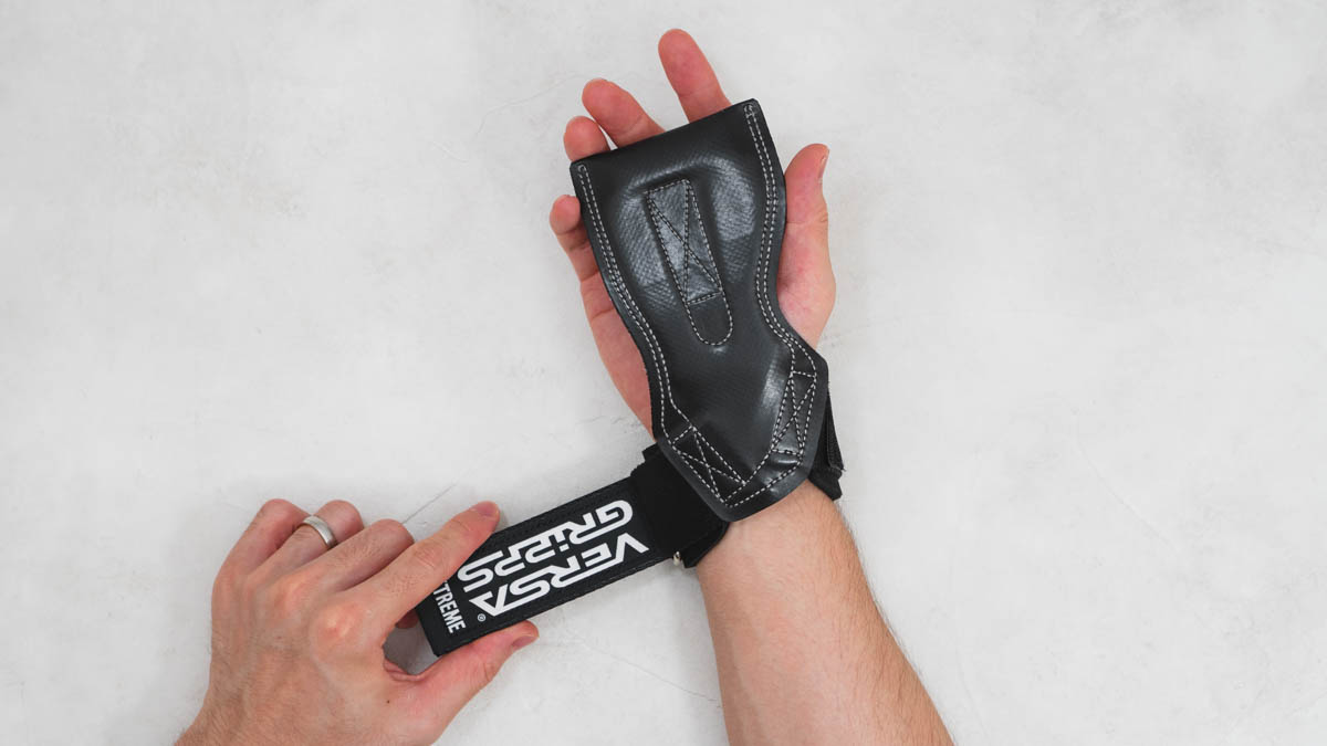 VERSA GRIPPS XTREMEを手に巻く