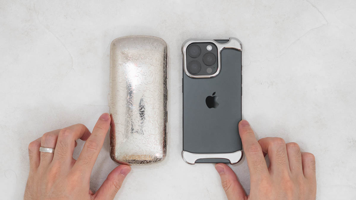 ラインホルトキューンとiPhoneの大きさ比較