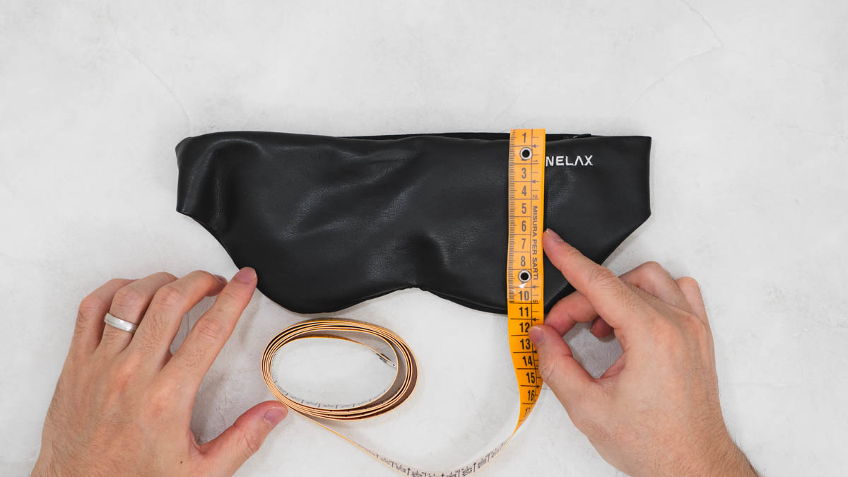 NELAX加重アイマスクのサイズ感