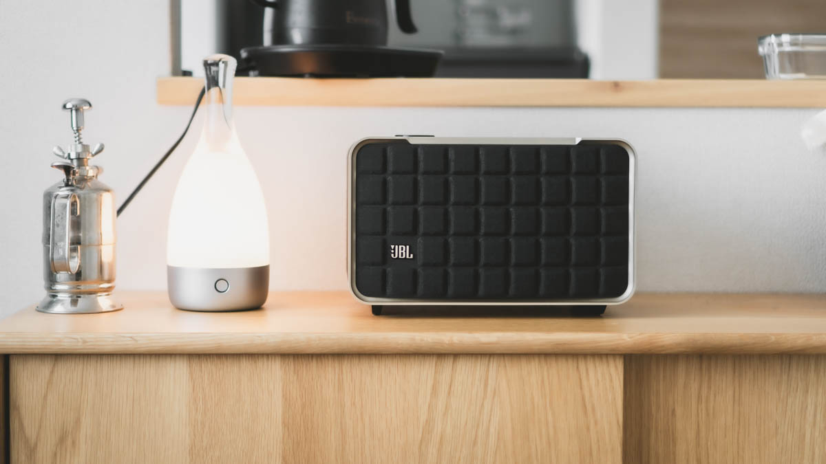 JBL Authentics 200