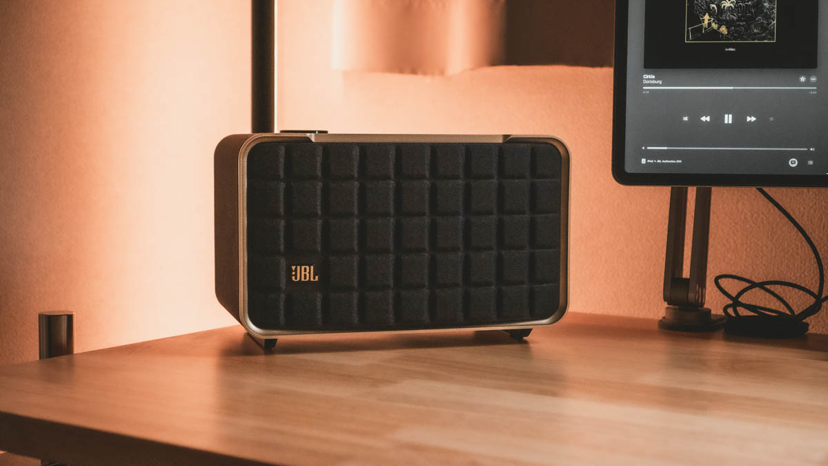 夜のJBL Authentics 200