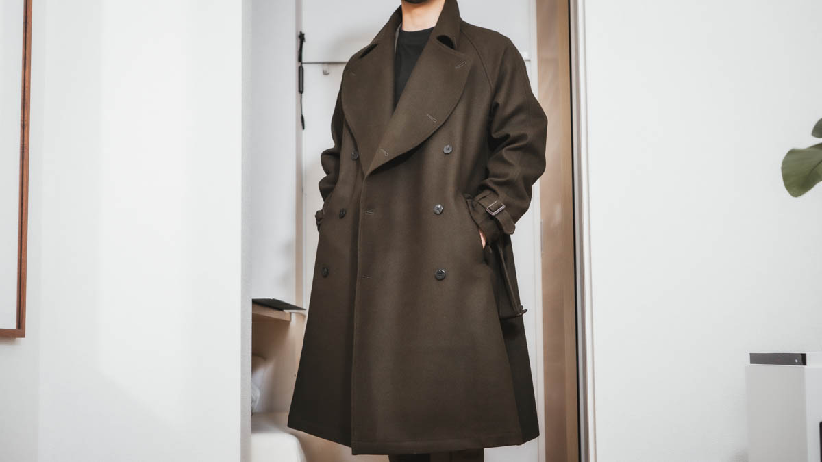 エスのトレンチコートボタン開け