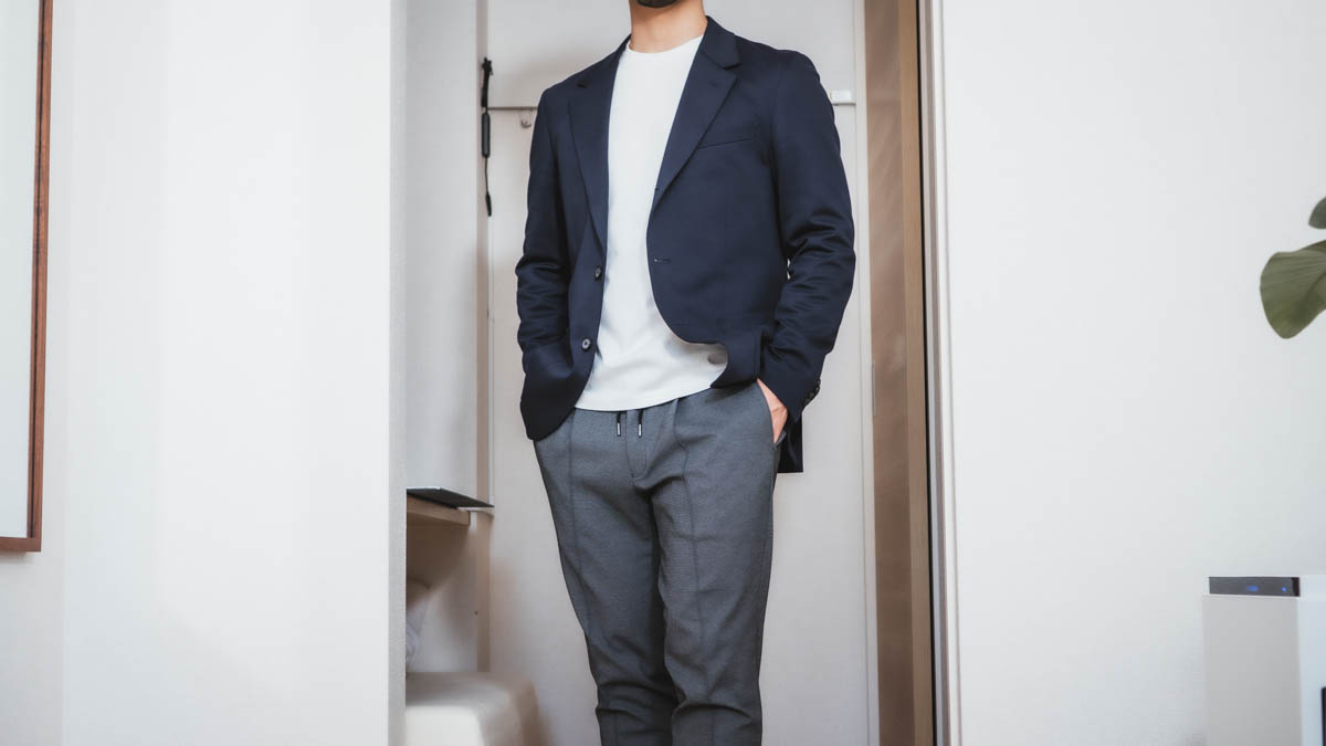 ネイビージャケット、グレースラックスコーデ