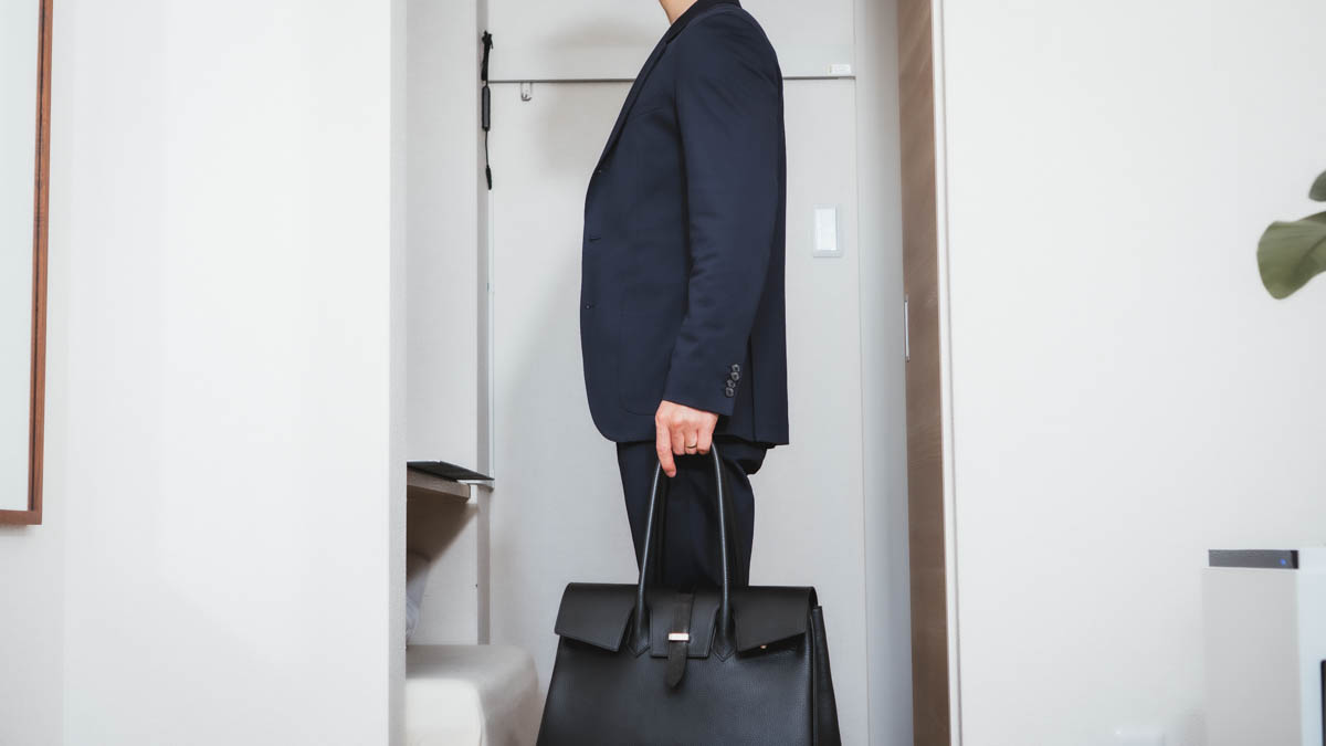 ヴォヤージュLバッグと横姿