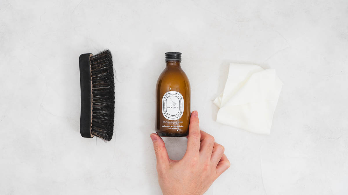 DIPTYQUE(ディプティック)レザー&ウッド ケアローションとブラシとクロス