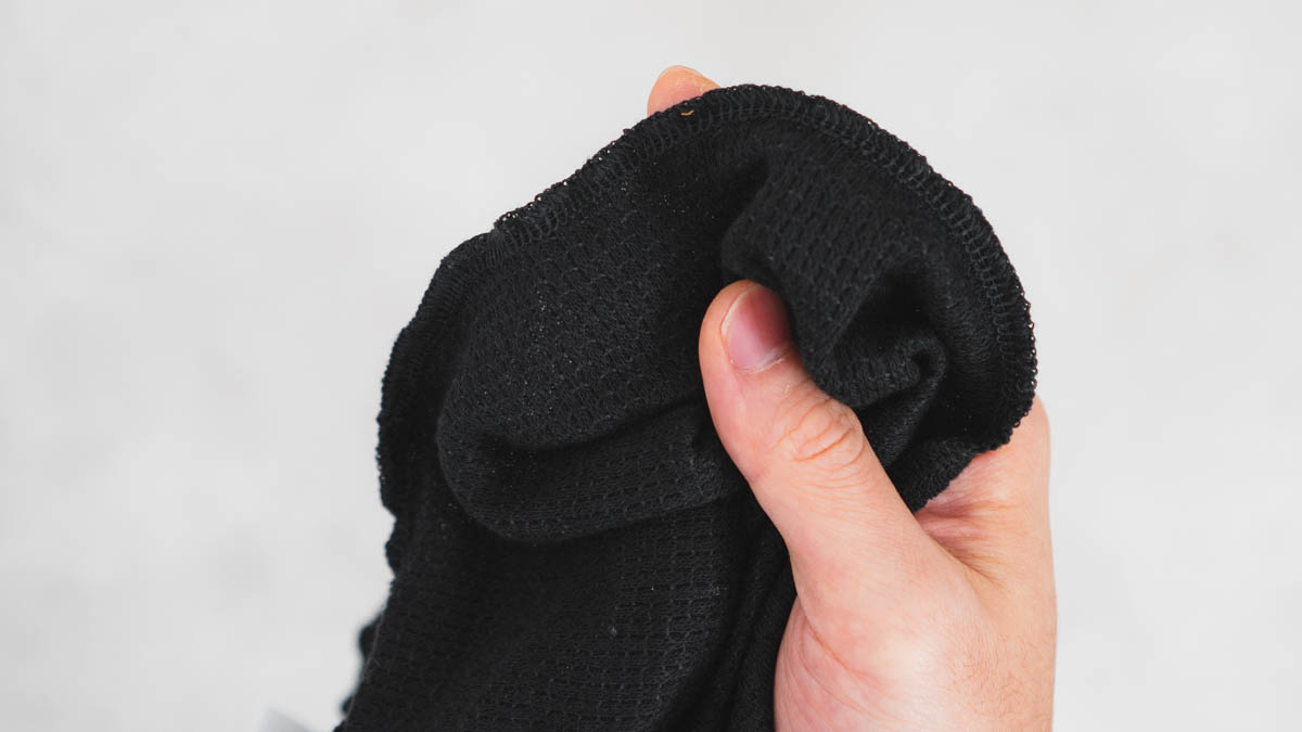 右手に持ったワッフルハラマキ