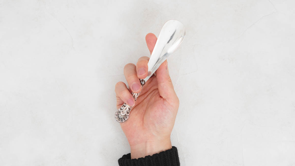 2代目アンティークシューホーンと右手