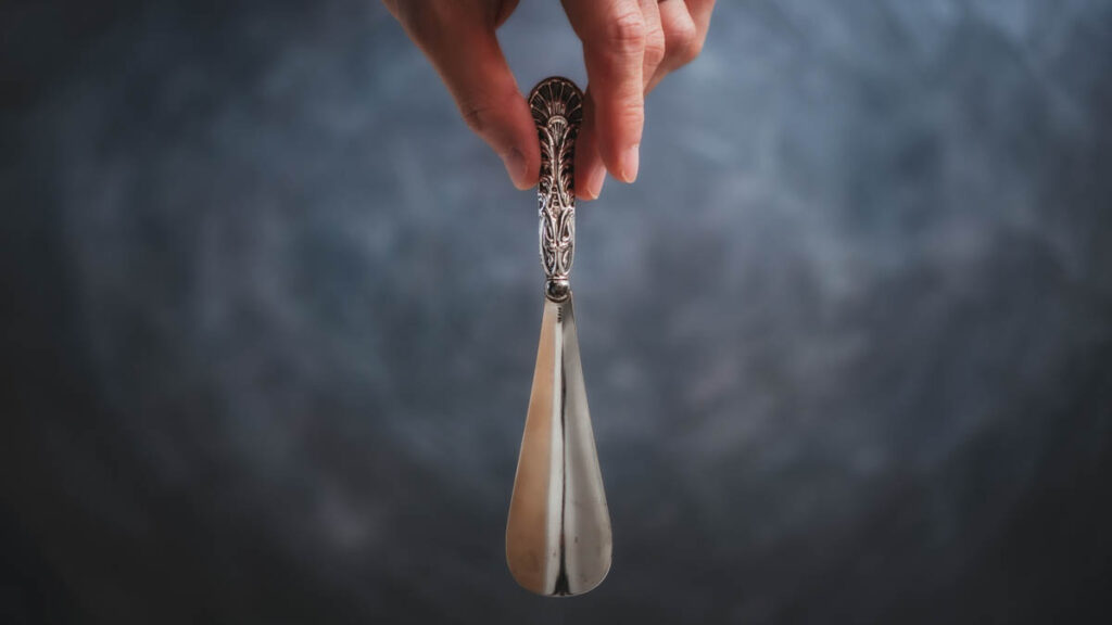 2代目アンティークシューホーン青背景